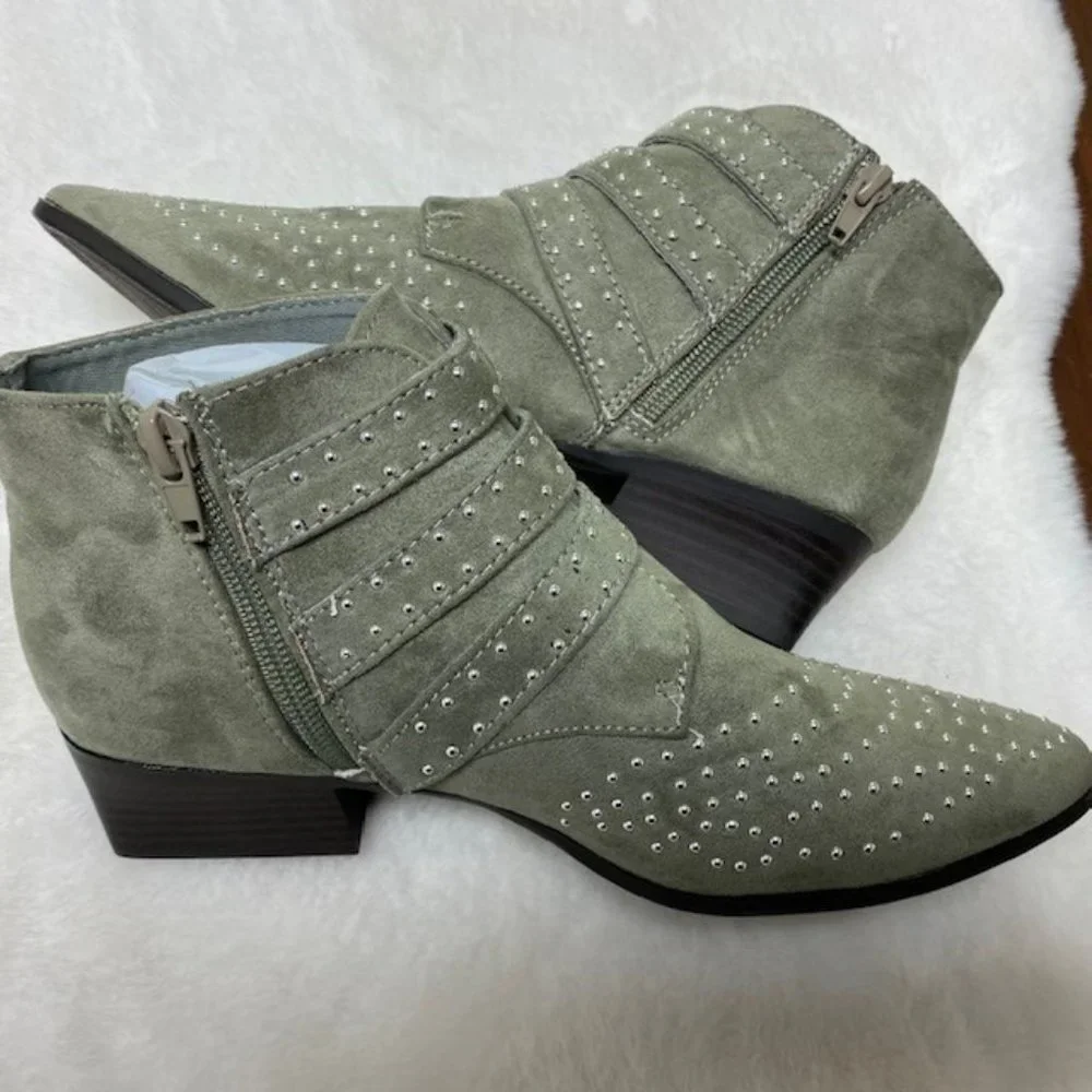 Qupid Olive Muni Studded Ankle Bootie, size‎ 7